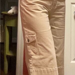 Kahki cropped cago pants